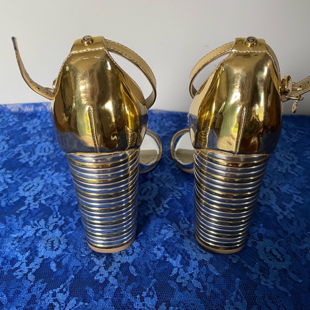 G by GUESS Gold and Silver Shaker Sandals, Size 10 - Picture 4 of 9